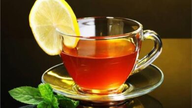 صورة فوائد صحية عديدة لتناول الشاي بالليمون.. يُعالج تصلب الشرايين ونزلات البرد