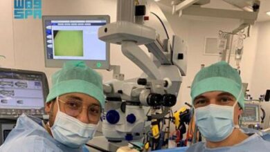 صورة طبيب سعودي ينجح في إعادة البصر لمريض فرنسي