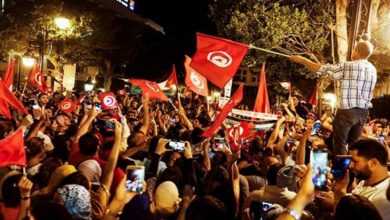 صورة فيديو.. احتفالات في تونس بعد بقرارات الرئيس “قيس سعيد”