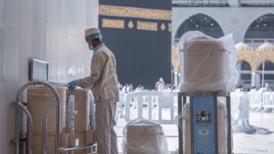 صورة فيديو.. ‏حافظات “ماء زمزم” تعود إلى ساحات “المسجد النبوي”