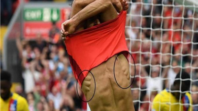 صورة صحيفة بريطانية تكشف سر العضلات المفتولة لـ “محمد صلاح”
