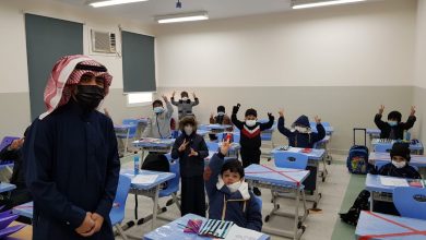 صورة فيديو.. عودة طلاب وطالبات المرحلة الابتدائية ورياض الأطفال للدراسة حضوريًا بالسعودية