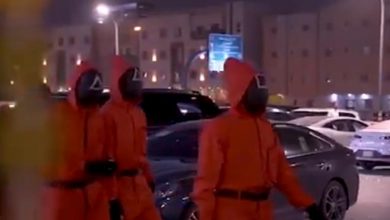 صورة فيديو.. شخصيات لعبة الحبار يتجولون في مدينة الرياض