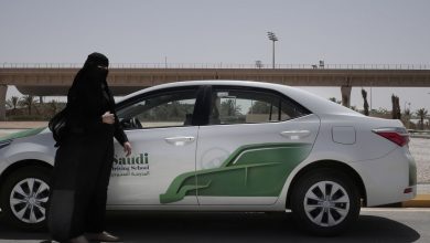 صورة السعودية تعتمد زيًا رسميًا للسائقات العاملات في مجال توصيل الركاب
