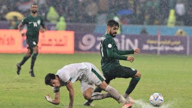 صورة تحت الأمطار الغزيرة.. المنتخب السعودي يخسر من العراق في خليجي 25