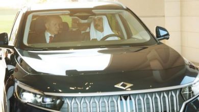 صورة أردوغان يهدي أمير قطر سيارة تركية الصنع
