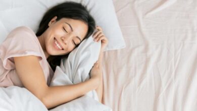 صورة دراسة علمية تحذر من “الضحك” أثناء النوم