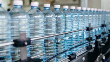 صورة دارسة علمية صادمة عن زجاجات المياه المعدنية