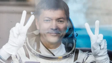 صورة رائد فضاء روسي يمضي أطول فترة على الإطلاق لإنسان خارج الأرض