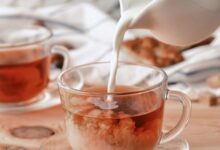 صورة في أول يوم العيد.. 6 فوائد صحية لتناول “الشاي بلبن”