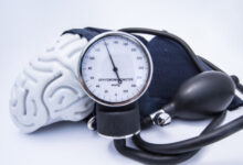 صورة دراسة: قراءات ضغط الدم غير المستقرة علامة تحذيرية للإصابة بـ الخرف