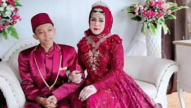 صورة إندونيسى يكتشف زواجه من رجل بعد زفافه بـ12 يومًا وقصة حب لمدة عام.. صور