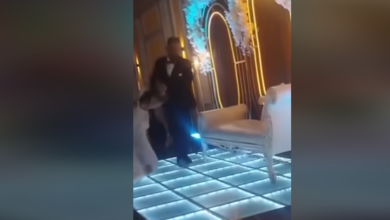 صورة شاهد.. عريس يسحل عروسته في القاعة خلال حفل زفافهما