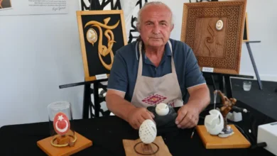 صورة فنان تركي يحول قشور البيض إلى تحف فنية