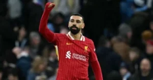 ملك الأرقام مستمر.. محمد صلاح بين كبار المساهمين تهديفيًا في 2025