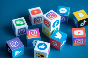 تطبيقات ترند 2025، أفضل تطبيقات في العالم العربي، تيك توك، واتساب، ماي فوري، كريم
