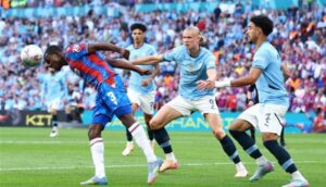 كريستال بالاس يحتفل بلقب كأس الاتحاد الإنجليزي