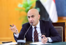 صورة “قرار عزل وزير التعليم” يشعل الجدل في مصر
