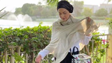 صورة الفنانة “أمل حجازي” تخلع الحجاب بعد 8 سنوات من ارتدائه.. وتفاجئ جمهورها بإطلالة جريئة