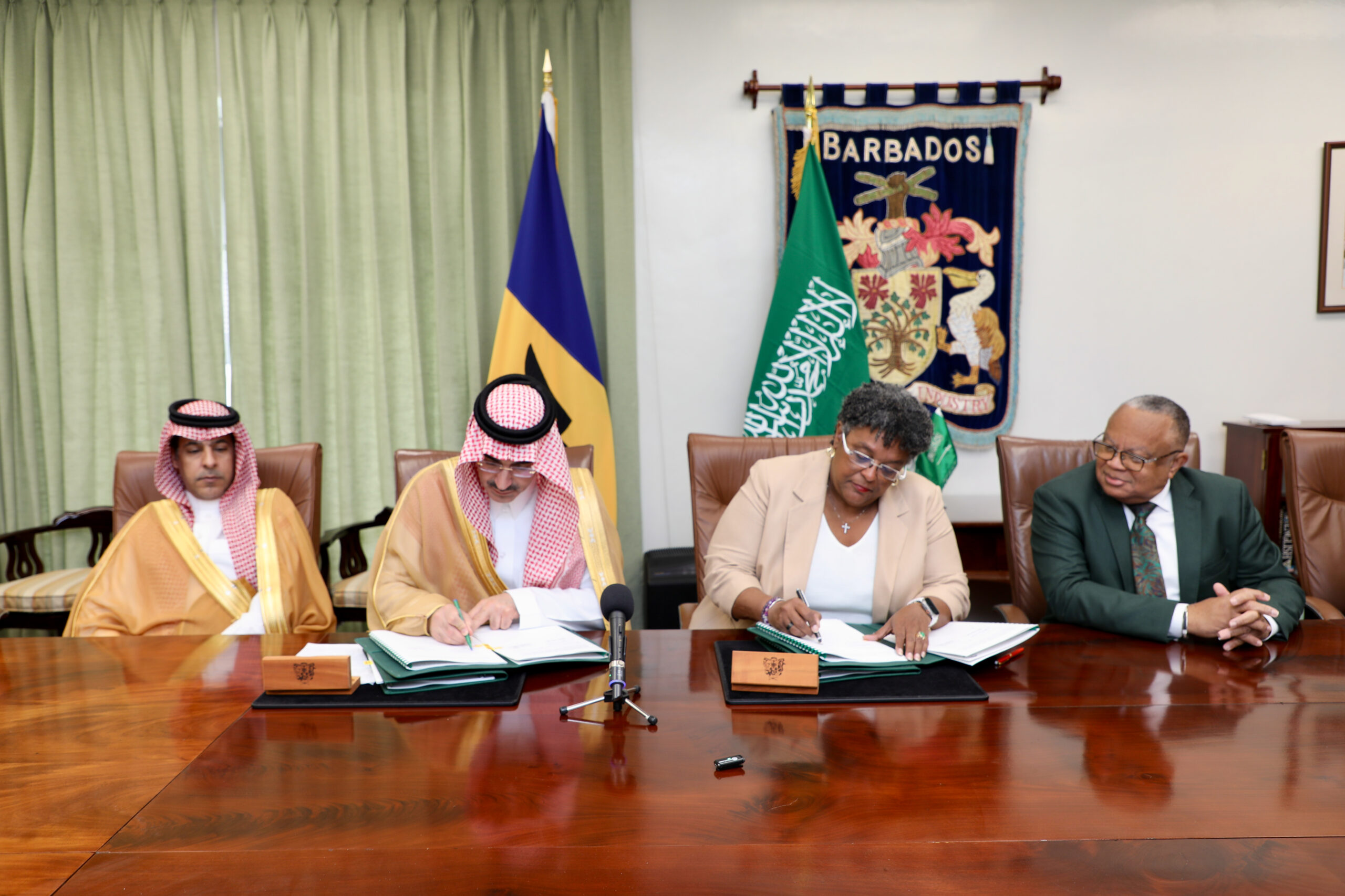الصندوق السعودي للتنمية يبدأ نشاطه الإنمائي في باربادوس عبر توقيع اتفاقيتين تنمويتين بقيمة 92.7 مليون دولار