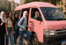 صورة “الميكروباص الوردي”.. مبادرة جديدة للنقل الآمن للفتيات في شوارع مصر