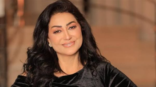 الفنانة "وفاء عامر" ترد على أنباء هروبها من مصر في بيان رسمي