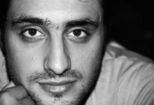 صورة سقط أثناء لعب كرة القدم.. تفاصيل اللحظات الأخيرة في حياة الفنان “بهاء الخطيب” وأبرز المعلومات عنه