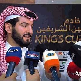 الأمير نواف يتحدث إلى وسائل الإعلام بعد نفي