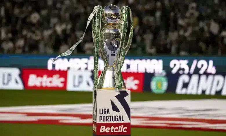 بورتو يكتسح غيماريش بثلاثية نظيفة في انطلاقة الدوري البرتغالي 2025-26