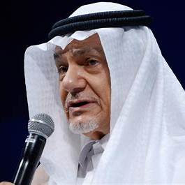 لحظة ألقي فيها خطابًا، يبدو أثناء استخدامه للميكروفون، تصور حدة موقفه وانتقاداته المتعلقة بالمشهد الفلسطيني.