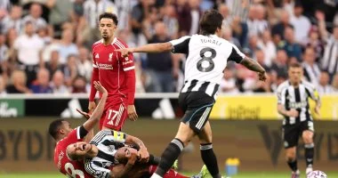 نيوكاسل يونايتد ضد ليفربول.. تصويبة نارية تفتتح أهداف قمة الدورى الإنجليزي