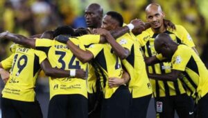 "الاتحاد يُسحق الفتح 4-2 ويعتلي صدارة الدوري السعودي"