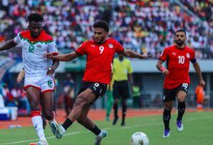 "مصر تكتفي بالتعادل (0-0) ضد بوركينا فاسو.. وتأجيل حسم التأهل"