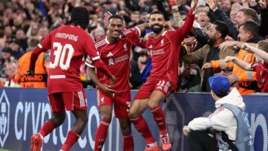 صورة ليفربول يحسم القمة المثيرة أمام أتلتيكو مدريد بثلاثية صلاح وفان دايك