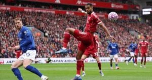 ليفربول يحسم ديربي الميرسيسايد أمام إيفرتون في مواجهة مثيرة بالدوري الإنجليزي