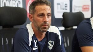 "الزمالك يكتسح المصري بثلاثية نظيفة ويستعيد صدارة الدوري"