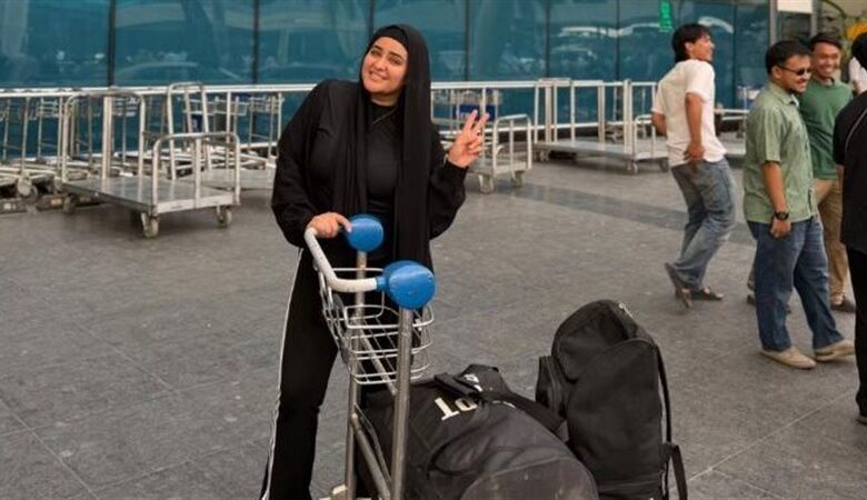 أرملة "إبراهيم شيكا" تثير الجدل مجددًا بسفرها خارج البلاد