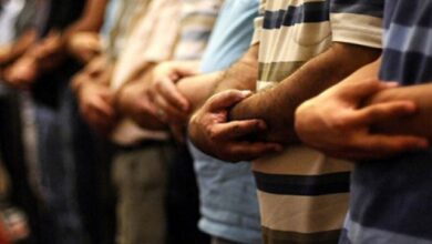 صورة “المساجد تؤدي صلاة الخسوف مع ظهور القمر الدموي”