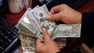"سعر الدولار اليوم أمام الجنيه المصري.. استقرار حذر يسبق موجة جديدة"