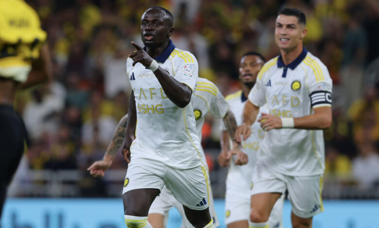 النصر يضرب الاتحاد بثنائية رونالدو وماني وينفرد بصدارة الدوري السعودي