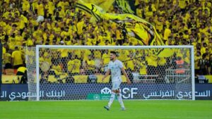 "الاتحاد يُسحق الفتح 4-2 ويعتلي صدارة الدوري السعودي"