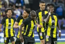 صورة “الاتحاد يُسحق الفتح 4-2 ويعتلي صدارة الدوري السعودي”