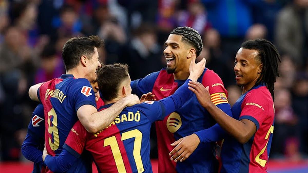برشلونة يقلب الطاولة على ريال سوسيداد ويعتلي صدارة الدوري الإسباني
