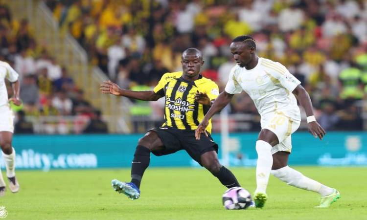النصر يضرب الاتحاد بثنائية رونالدو وماني وينفرد بصدارة الدوري السعودي