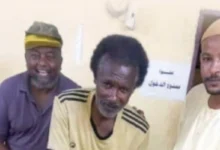 صورة بعد 3 عقود من الاعتزال.. منصور بشير “تنقا” يعود إلى الملاعب في سن الستين