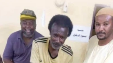 صورة بعد 3 عقود من الاعتزال.. منصور بشير “تنقا” يعود إلى الملاعب في سن الستين