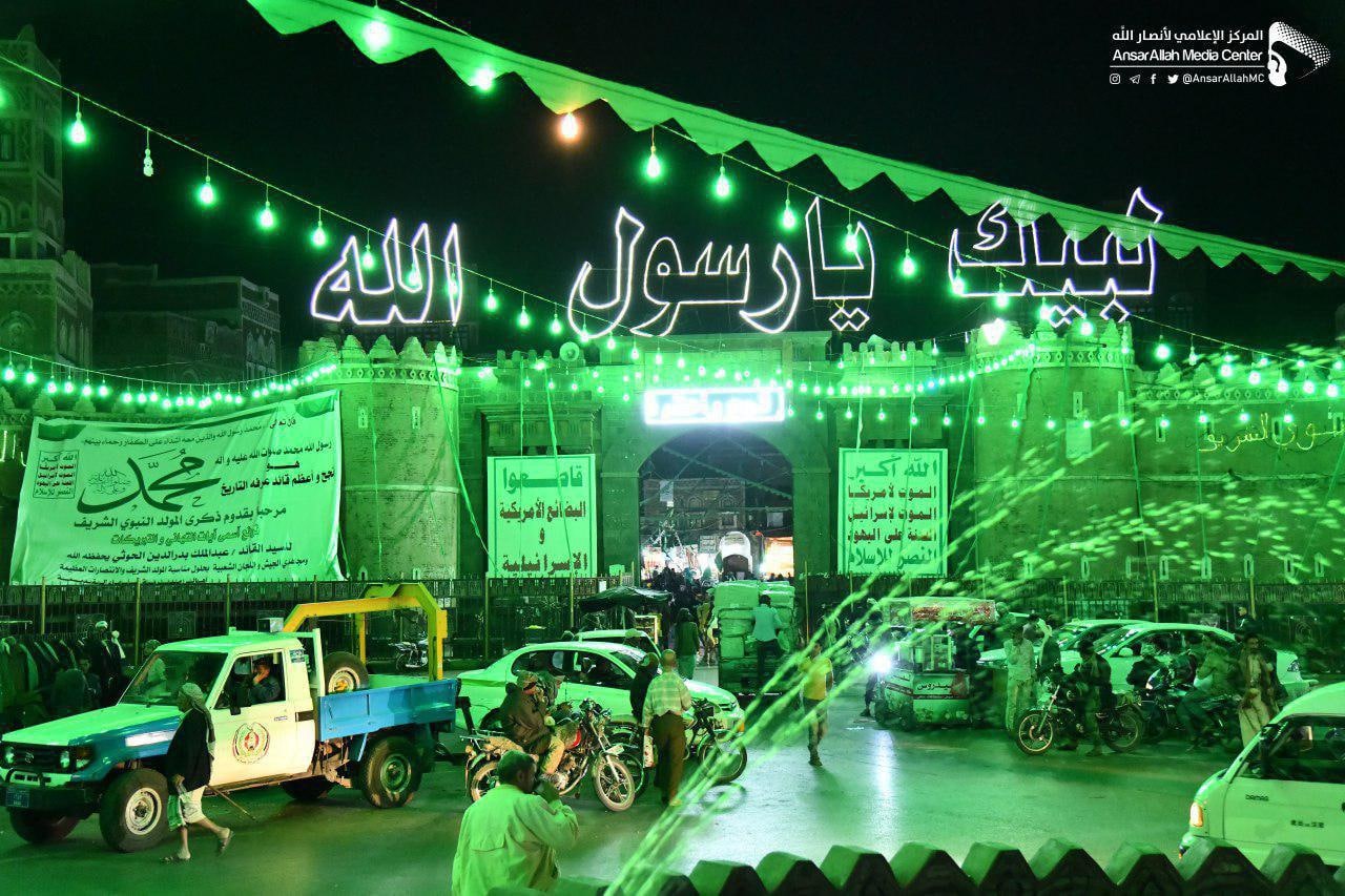 أضواء وزينة تزين الشوارع في ذكرى المولد النبوي الشريف