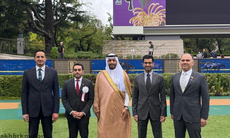 أمين عام هيئة الفروسية يسلّم الكأس الملكي السعودي في اليابان للفائز بالمركز الأول