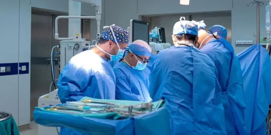 نجاح طبي في استئصال ورم كلوي ضخم يزن أكثر من 3 كجم بمستشفى الملك سلمان في المدينة
