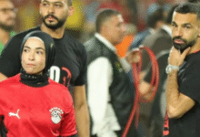 صورة محمد صلاح وزوجته يثيران الجدل بسبب “شنطة وساعة”.. ما القصة؟